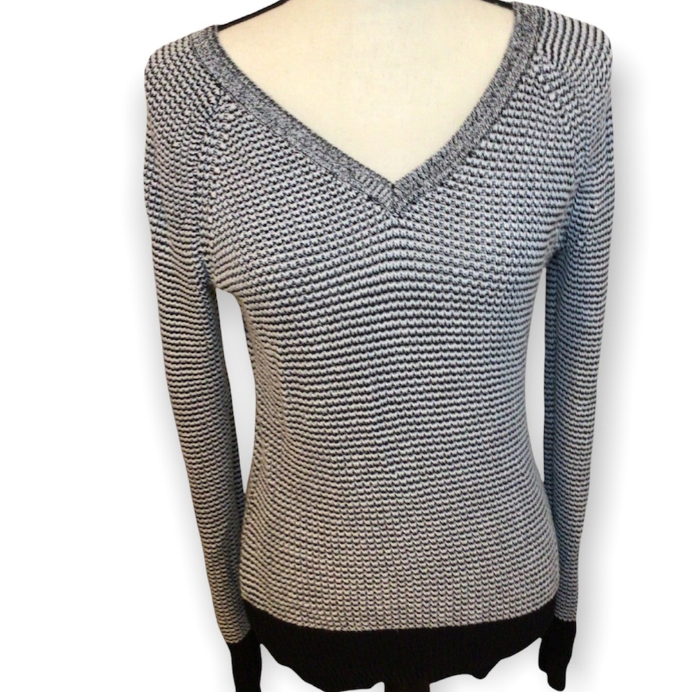 Calvin Klein Black & White V neck sweater Size Small